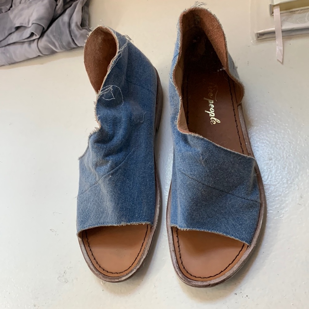 FP NWOT Sandals